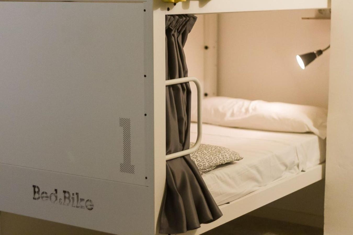 Bed & Bike Barcelona Vandrehjem Eksteriør billede