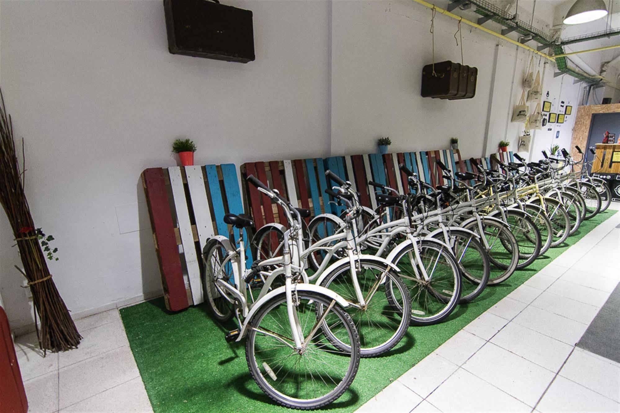 Bed & Bike Barcelona Vandrehjem Eksteriør billede