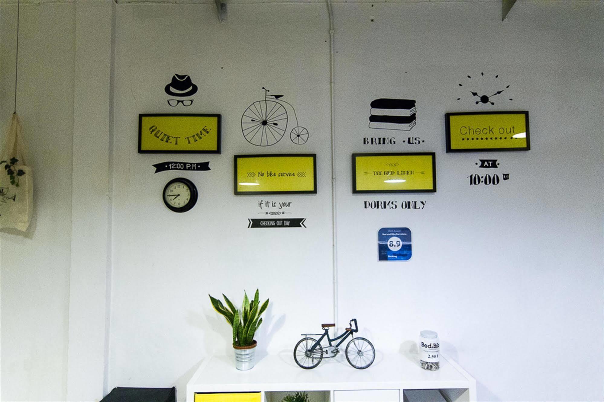 Bed & Bike Barcelona Vandrehjem Eksteriør billede