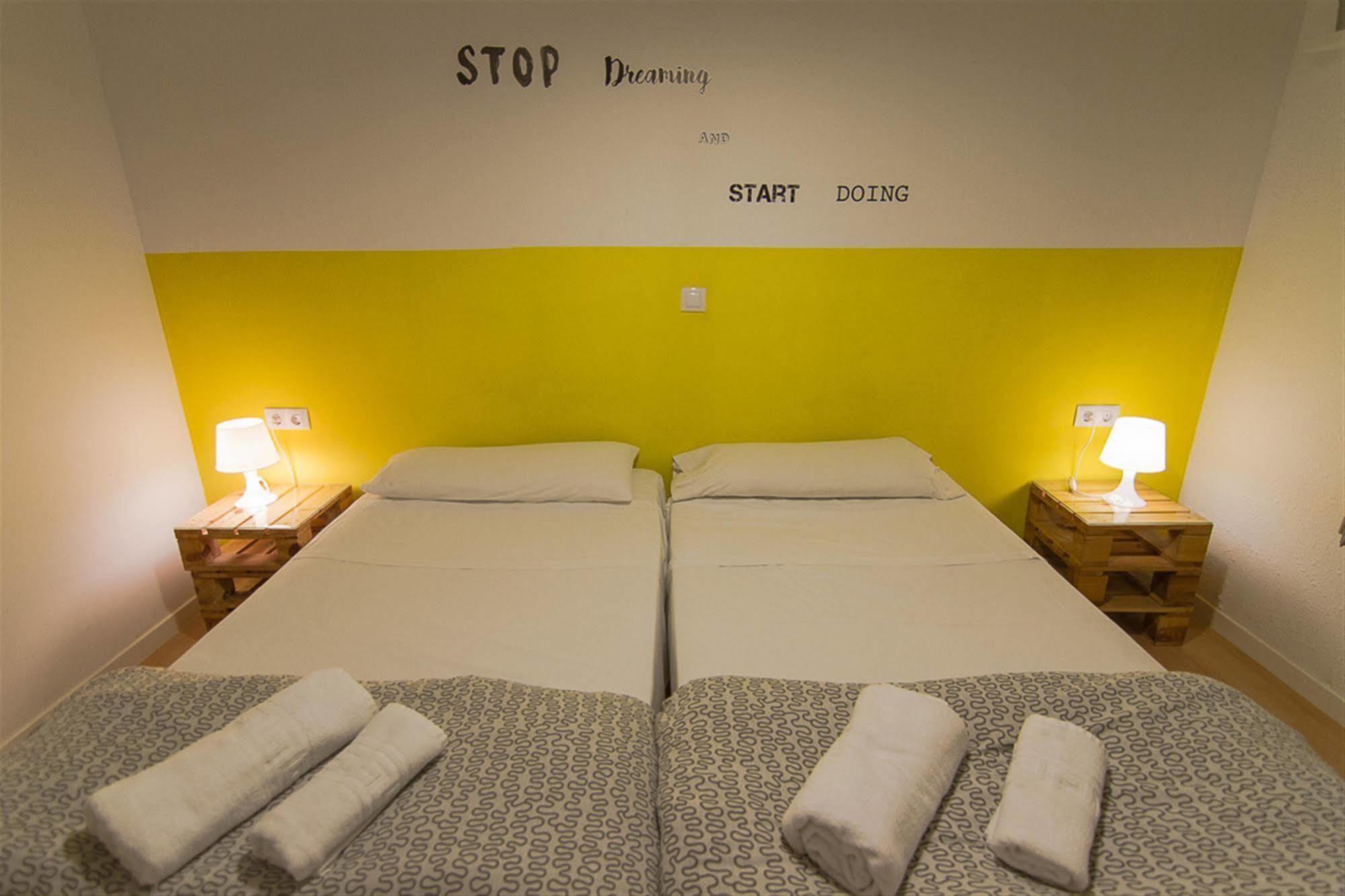 Bed & Bike Barcelona Vandrehjem Eksteriør billede